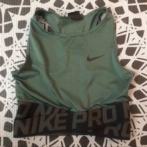 ❗️SOLD❗️Nike intertwist tank top/sports bra